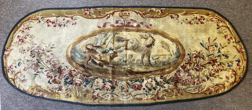 Tapisserie ovale Aubusson 18e